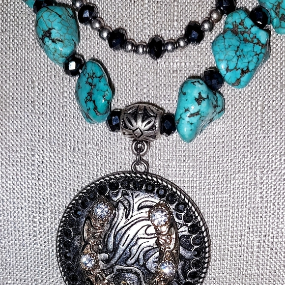 Western style Turquoise Horseshoe necklace w rhinestones and matching earrings - Picture 7 of 7